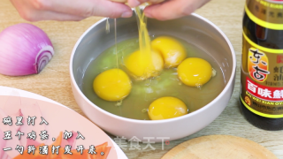 洋葱炒蛋的做法步骤：2