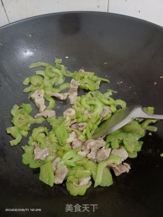 苦瓜炒肉的做法步骤：5