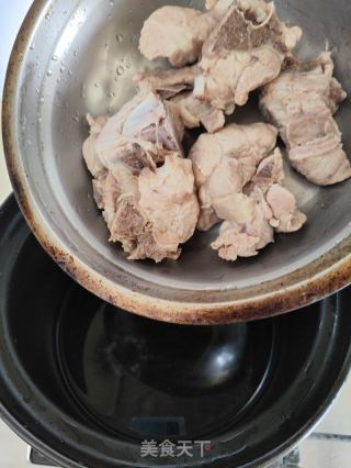 冬瓜龙骨汤的做法步骤：1