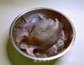 红烧目鱼的做法步骤：1