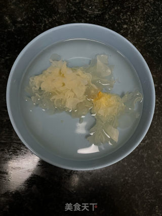 银耳玉米汁的做法步骤：1