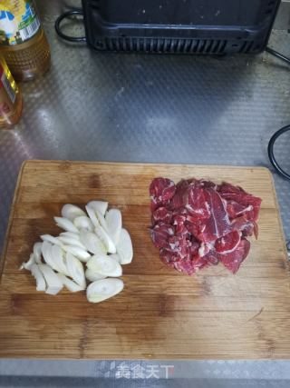 葱爆牛肉的做法步骤：2