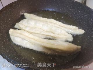 炸油条的做法步骤：7