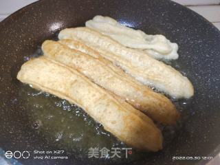 炸油条的做法步骤：10