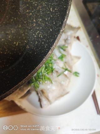 家常清蒸鲈鱼的做法步骤：4
