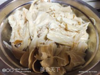 腊肉炒腐竹的做法步骤：1