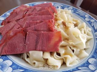 牛肉蒜汁捞面的做法