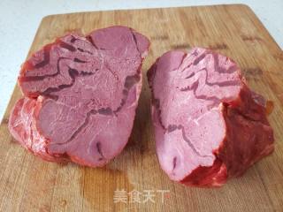 牛肉蒜汁捞面的做法步骤：1