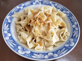 牛肉蒜汁捞面的做法步骤：7