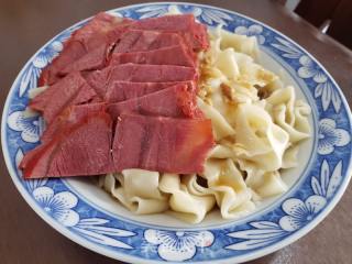 牛肉蒜汁捞面的做法步骤：8