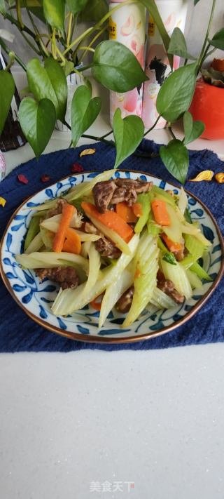 西芹炒牛肉的做法步骤：6