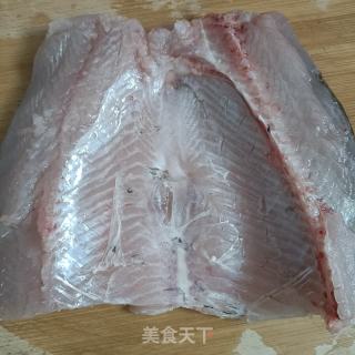 糖醋鱼块的做法步骤：1