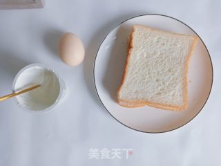 酸奶西多士的做法步骤：1