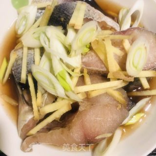 酱焖鲢鱼尾的做法步骤：2