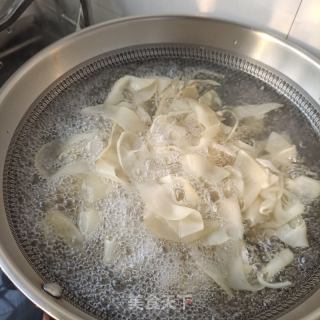 回锅肉炒笋干的做法步骤：2