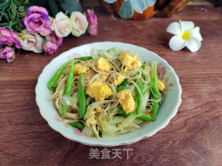 四季豆鸡蛋炒米面的做法