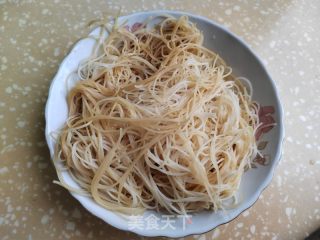 四季豆鸡蛋炒米面的做法步骤：2
