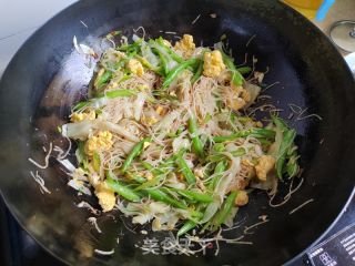 四季豆鸡蛋炒米面的做法步骤：8