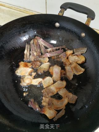 青椒炒腊肉的做法步骤：4