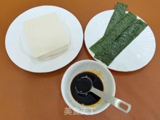豆腐煮出高级感，海苔照烧豆腐的做法步骤：1