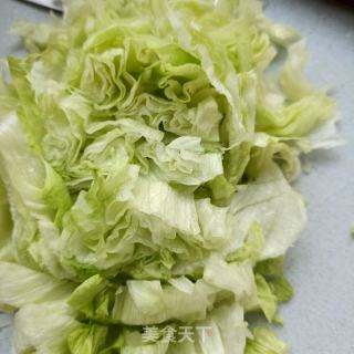 鸡蛋花生拌西生菜的做法步骤：2