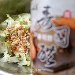 鸡蛋花生拌西生菜的做法步骤：6