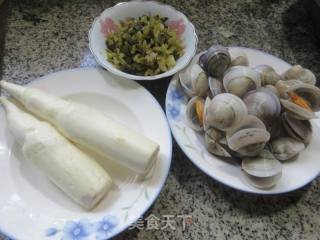 咸菜圆蛤炒茭白的做法步骤：1