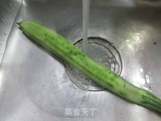 鞭笋炒棱角丝瓜的做法步骤：4