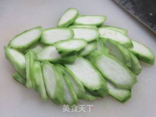 鞭笋炒棱角丝瓜的做法步骤：5