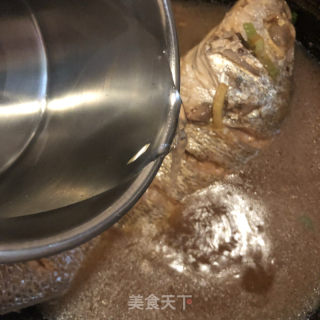 大黄鱼炖粉条的做法步骤：10