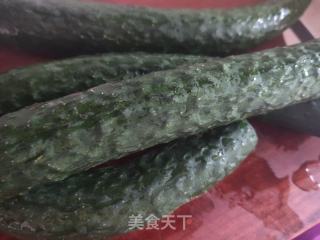 黄瓜鸡蛋水饺的做法步骤：2