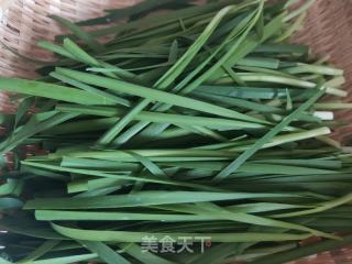 猪肉韭菜三鲜水饺的做法步骤：2