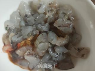 猪肉韭菜三鲜水饺的做法步骤：3