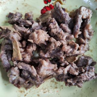 苦瓜炒牛肉的做法步骤：2