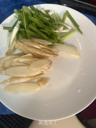 子姜葱段豆腐的做法步骤：1