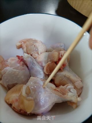 炸鸡翅根的做法步骤：2