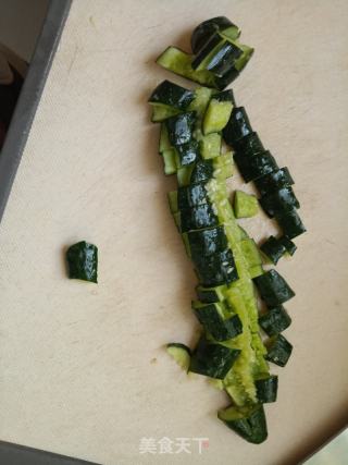 拍黄瓜的做法步骤：1