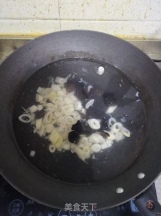 竹笋炒鸡丁的做法步骤：1