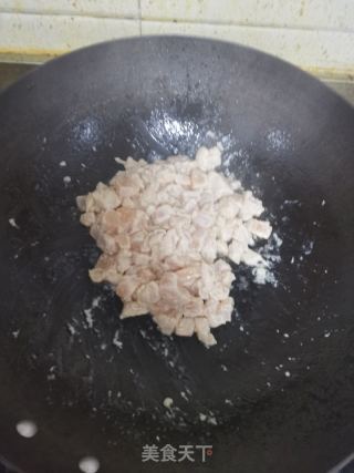 竹笋炒鸡丁的做法步骤：3