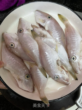 剥皮鱼蟹粥的做法步骤：3