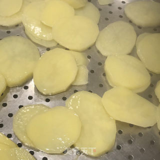 土豆泥饭团的做法步骤：1