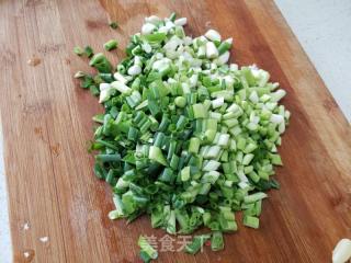 香葱炒卤肉的做法步骤：1