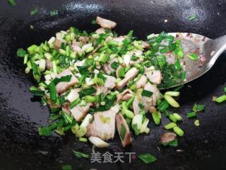 香葱炒卤肉的做法步骤：3