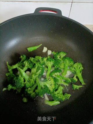清炒西兰花的做法步骤：4