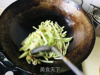 酸辣西葫芦丝的做法步骤：3