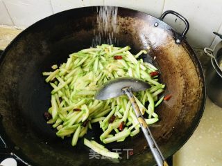 酸辣西葫芦丝的做法步骤：5