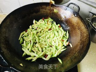 酸辣西葫芦丝的做法步骤：6