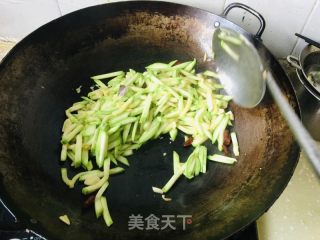 酸辣西葫芦丝的做法步骤：7