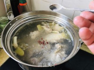 玉米胡萝卜炖土鸡的做法步骤：4