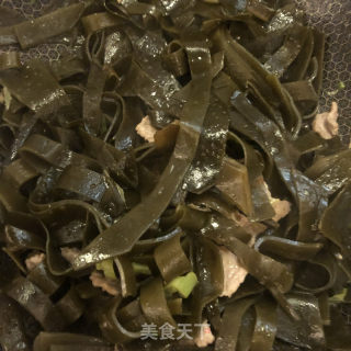 丸子肉片海带汤的做法步骤：4